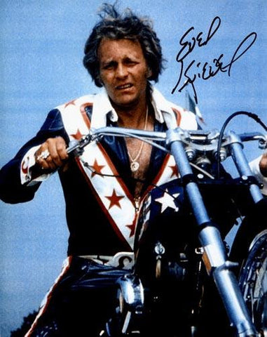 EVEL KNIEVEL SIGNED 8x10 PHOTO - CLOSEUP - COLOR