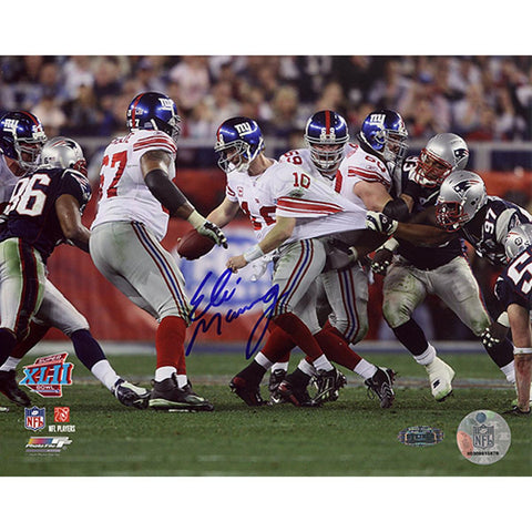 Eli Manning Super Bowl XLII Escaping Tackle 16x20 Photo