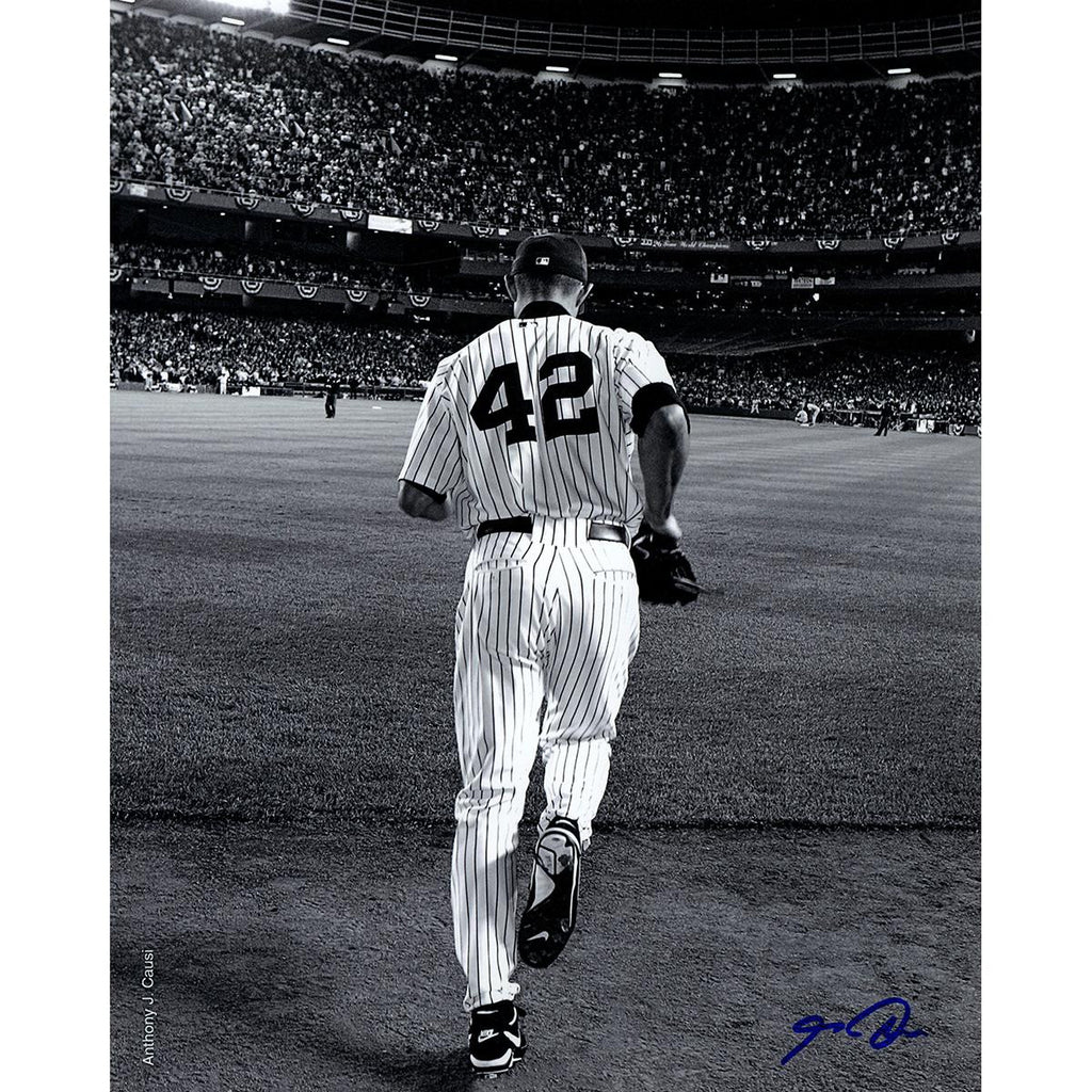 Mariano Rivera 2006 Entering The Game B&W 8x10 Photo (Signed By Causi)