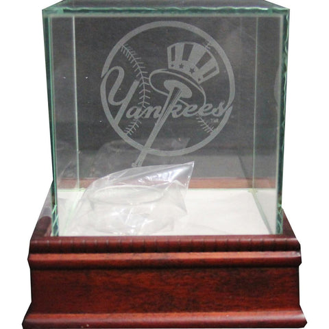 New York Yankees Top Hat Logo Engraved Single Baseball Glass Case