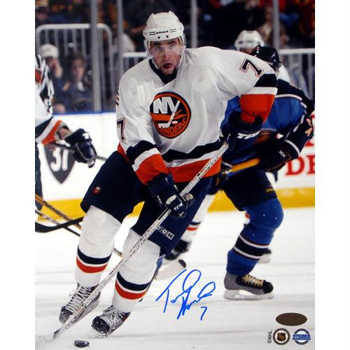 Trent Hunter Islanders Vs. Thrashers 8x10 Photograph