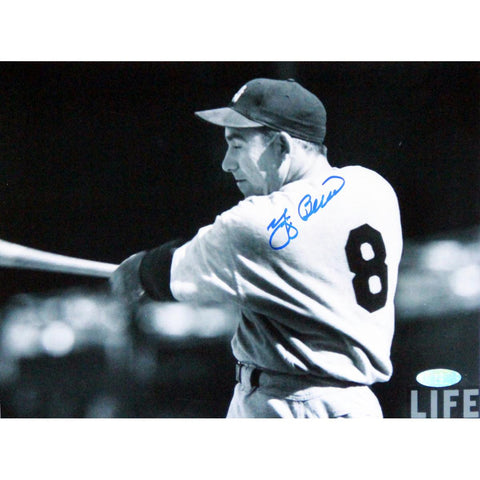 Yogi Berra Signed Swing BW horizontal 8x10 Photo (MLB AUTH)